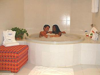 Master Suite - Jacuzzi