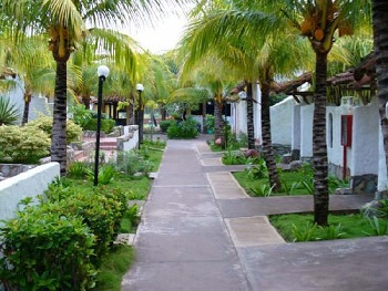 Walkway between buildings